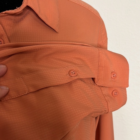 Columbia coral button up women’s top. Velcro breast pockets. Size tag removed - Picture 6 of 11